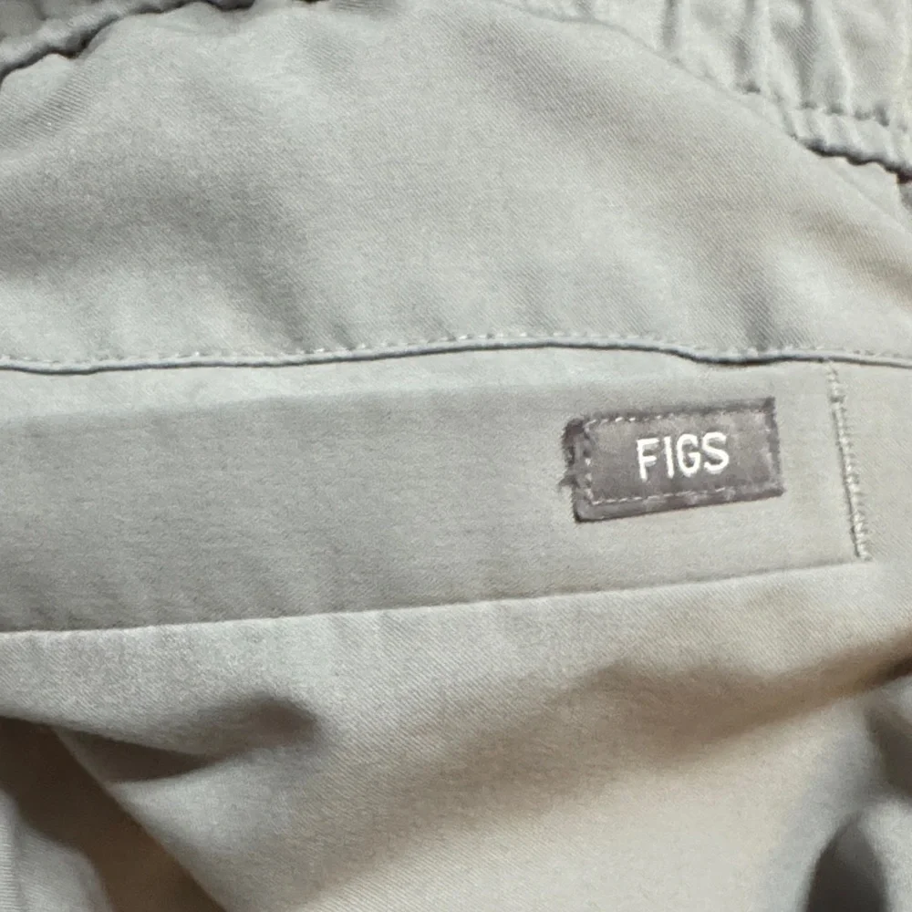 Figs Men's Gray Scrub Joggers size Large